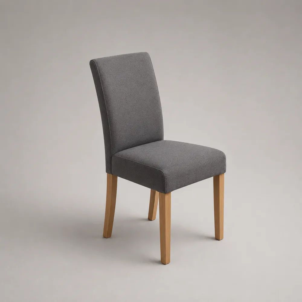 Chaise rembourrée grise en polyester avec dossier haut et pieds en bois, 45 × 55 × 97 cm