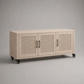 Meuble TV à roulettes 3 portes en MDF et rotin naturel, chêne clair et noir, 140 × 40 × 70 cm