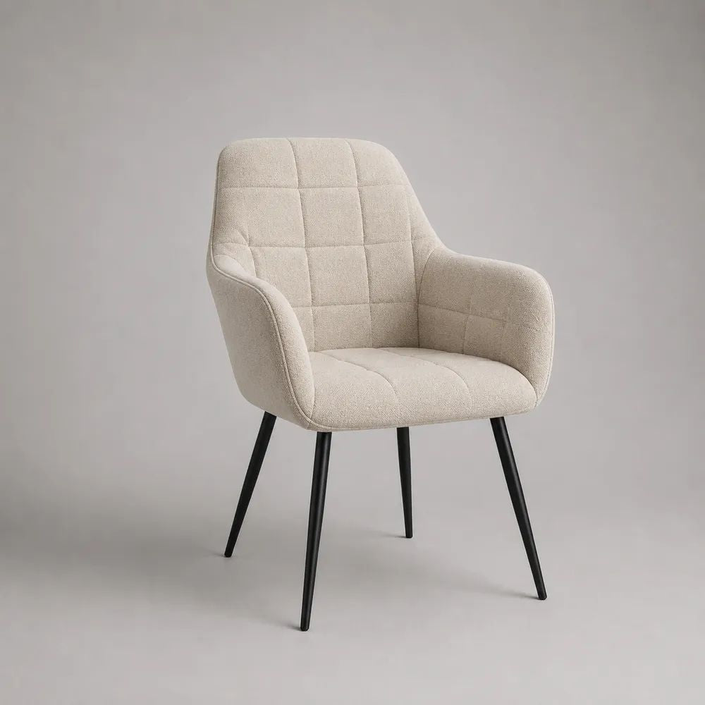Fauteuil rembourré en tissu beige avec accoudoirs et pieds en acier noir, 59 × 62 × 85 cm